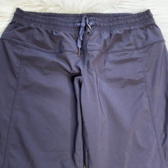 Lululemon Navy Mid Rise Cropped Pants - Picture 4 of 9